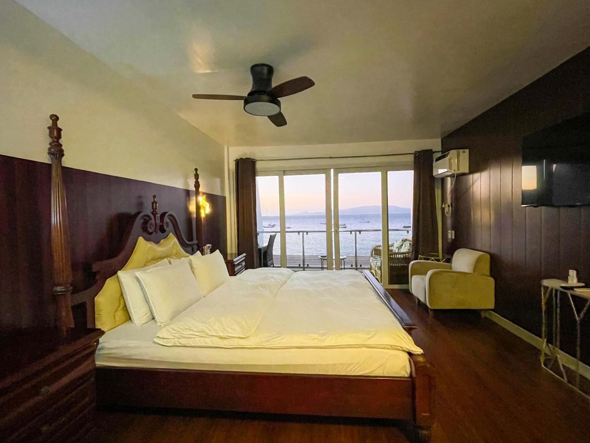 Montani Beach Resort Puerto Galera Powered By Cocotel Eksteriør billede