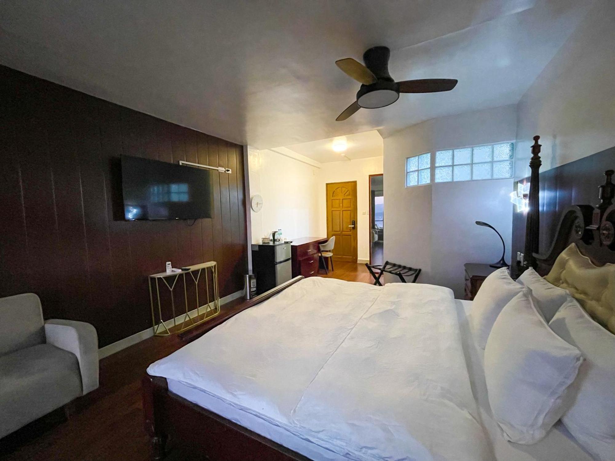 Montani Beach Resort Puerto Galera Powered By Cocotel Eksteriør billede