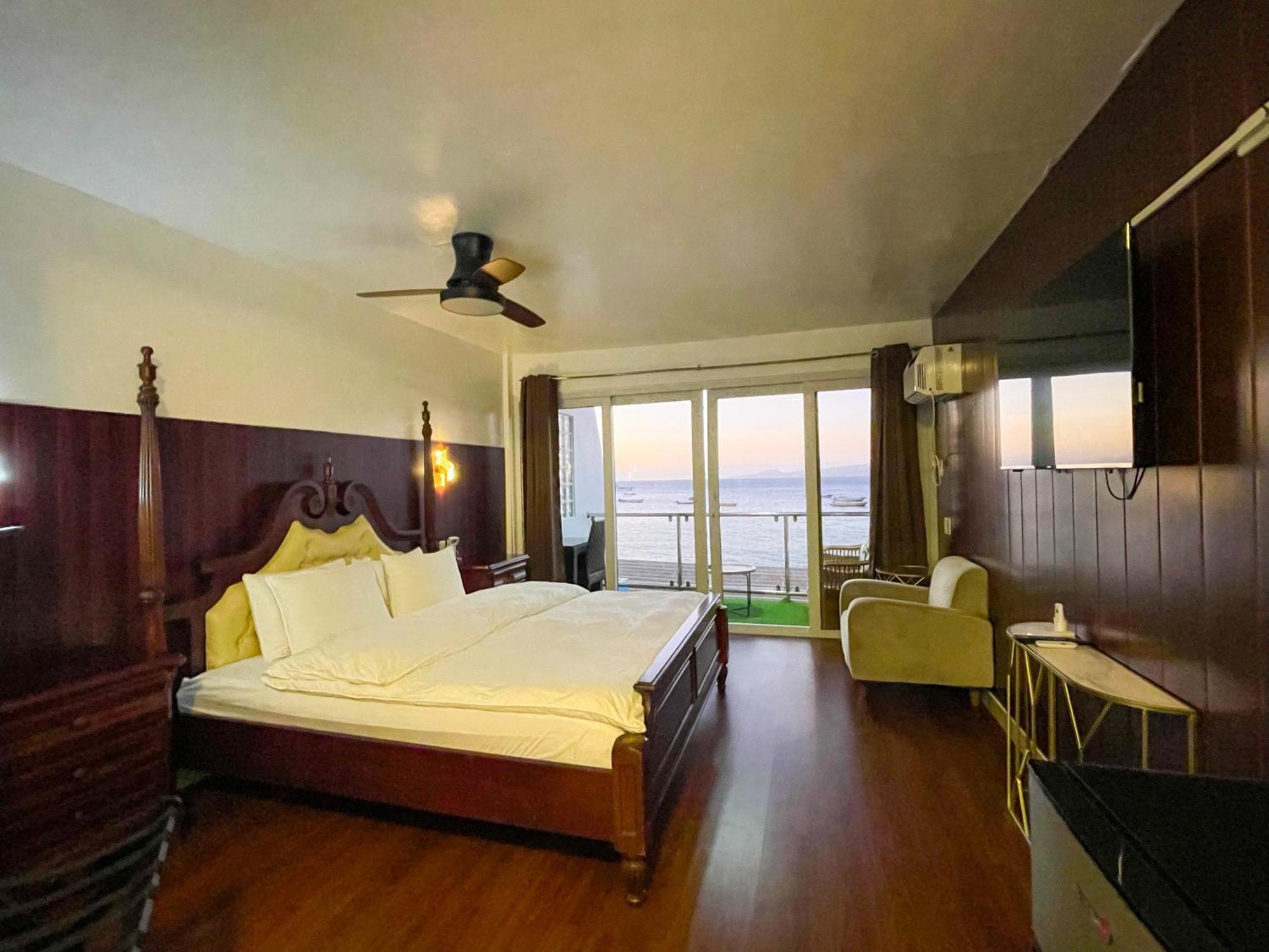 Montani Beach Resort Puerto Galera Powered By Cocotel Eksteriør billede