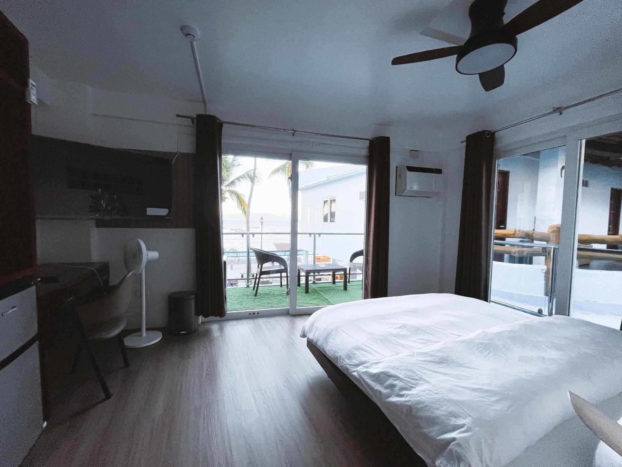 Montani Beach Resort Puerto Galera Powered By Cocotel Eksteriør billede